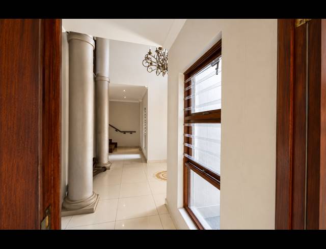5 BEDROOM HOUSE FOR SALE IN THREE RIVERS EAST